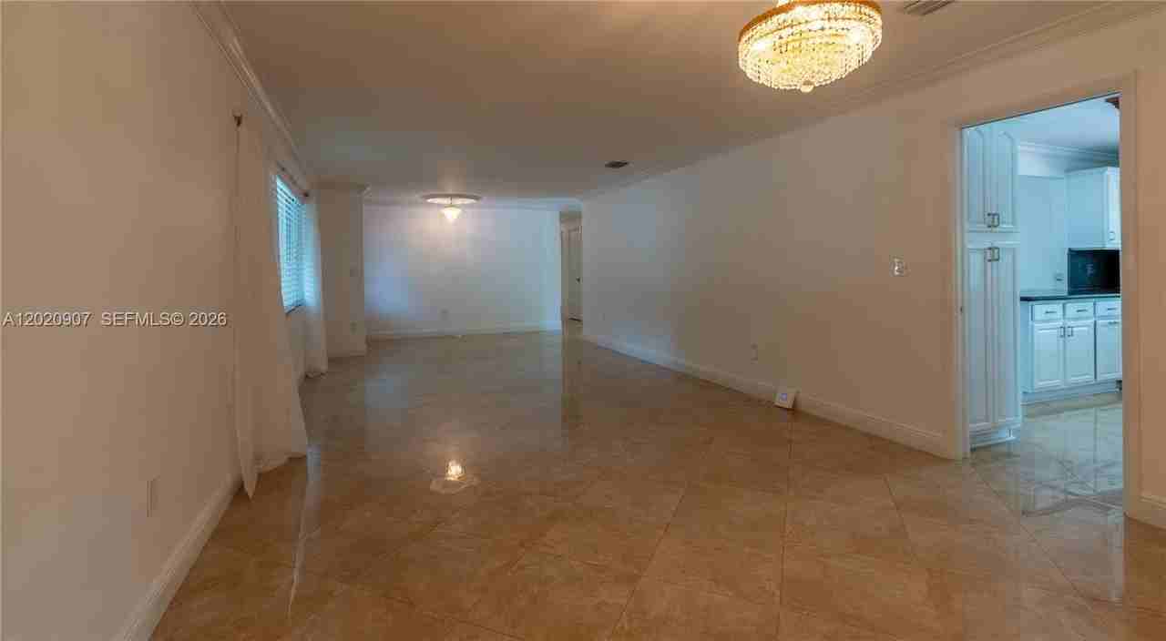 14060 Sw 82nd Ave - Photo 6 of 30