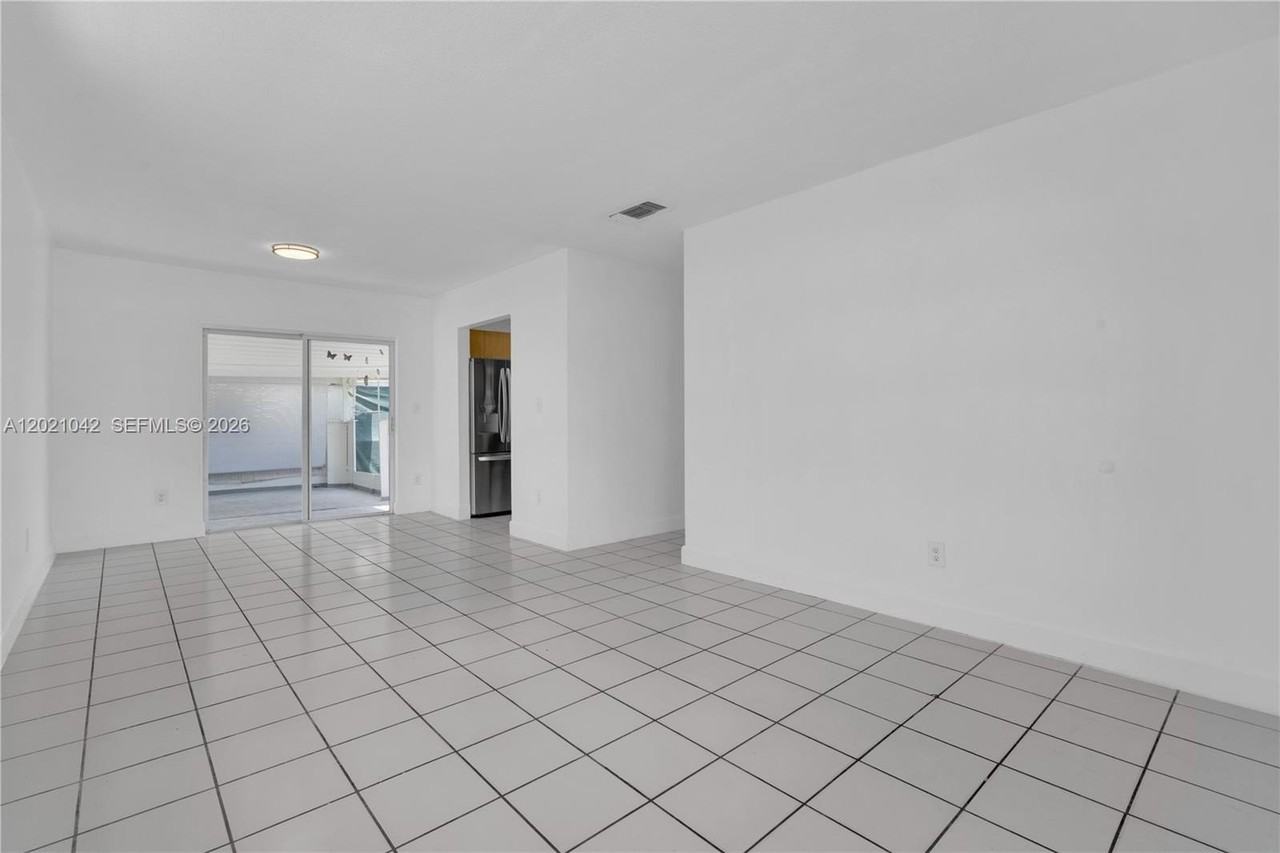 11381 Sw 7th Ter #0 - Photo 5 of 33