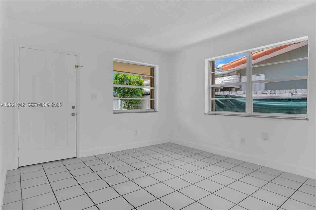 11381 Sw 7th Ter #0 - Photo 6 of 33
