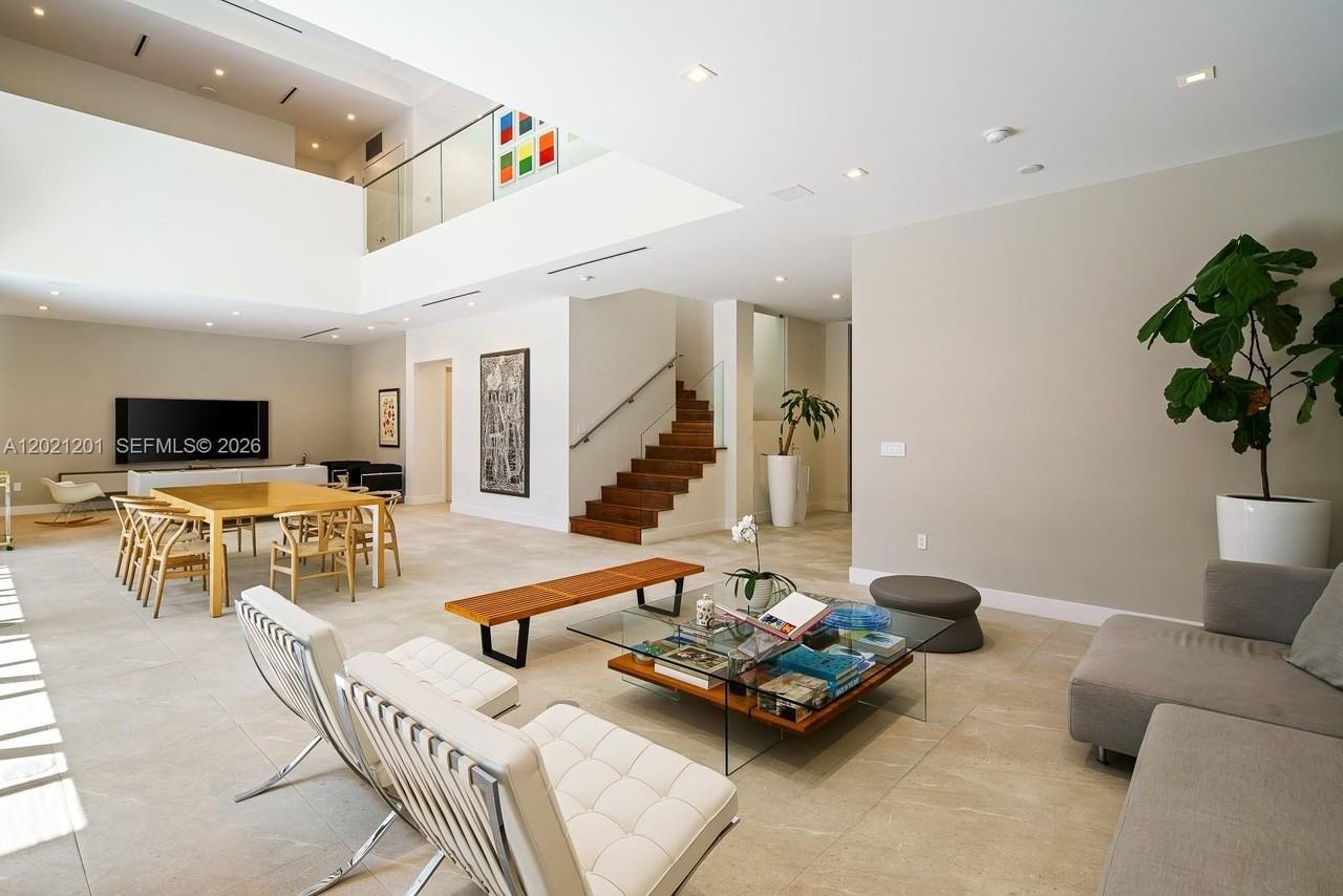 4760 Sw 76th Ter - Photo 4 of 38