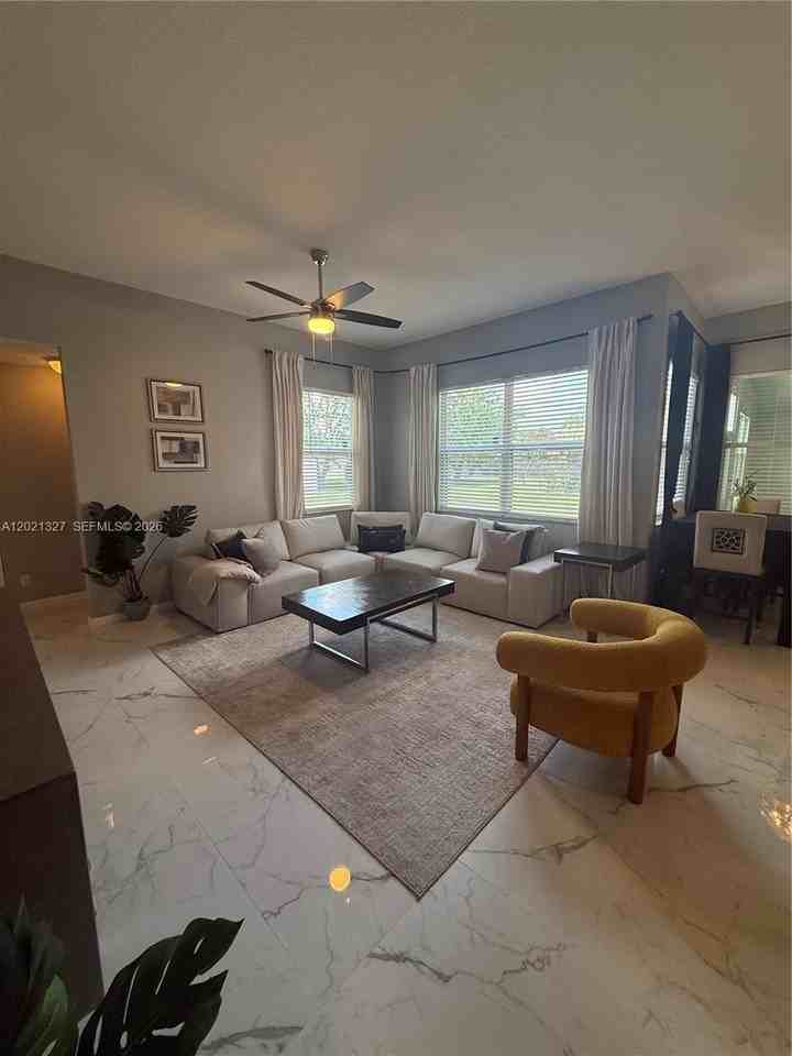 5711 Nw Zenith Dr - Photo 5 of 6