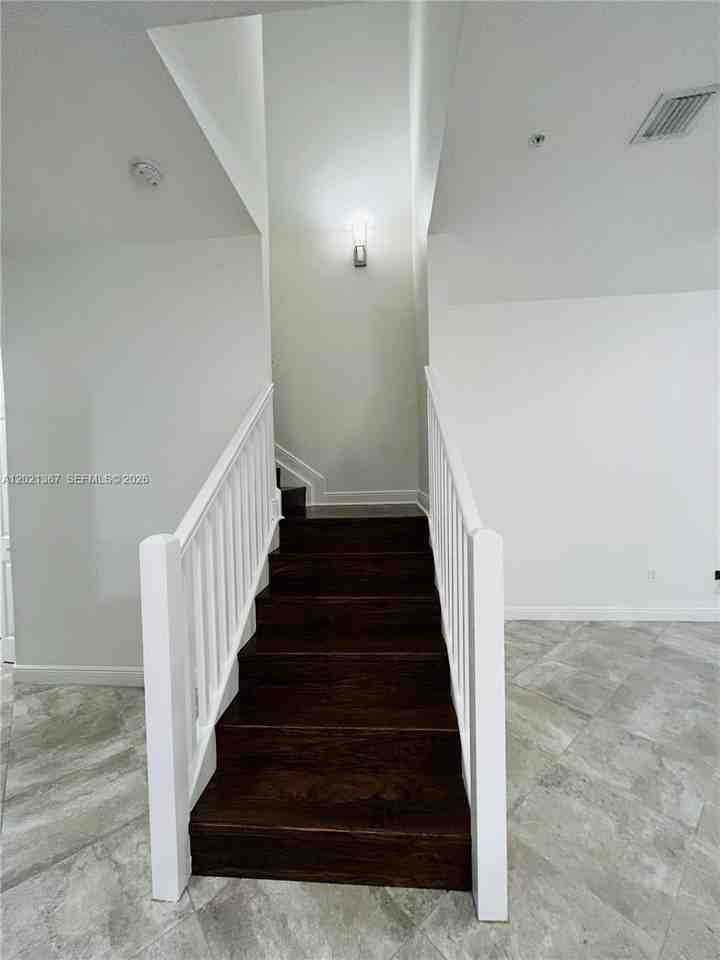 12432 Nw 18th Ct - Photo 5 of 10