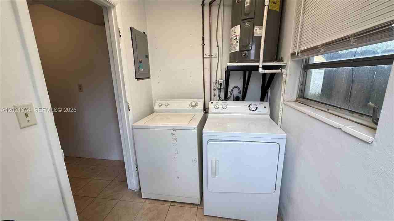 4940 Sw 28th Ter #S - Photo 6 of 15