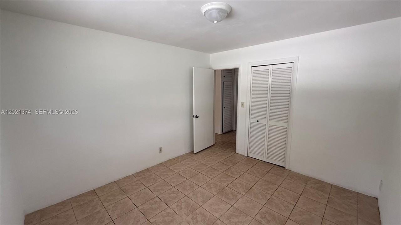 4940 Sw 28th Ter #S - Photo 7 of 15