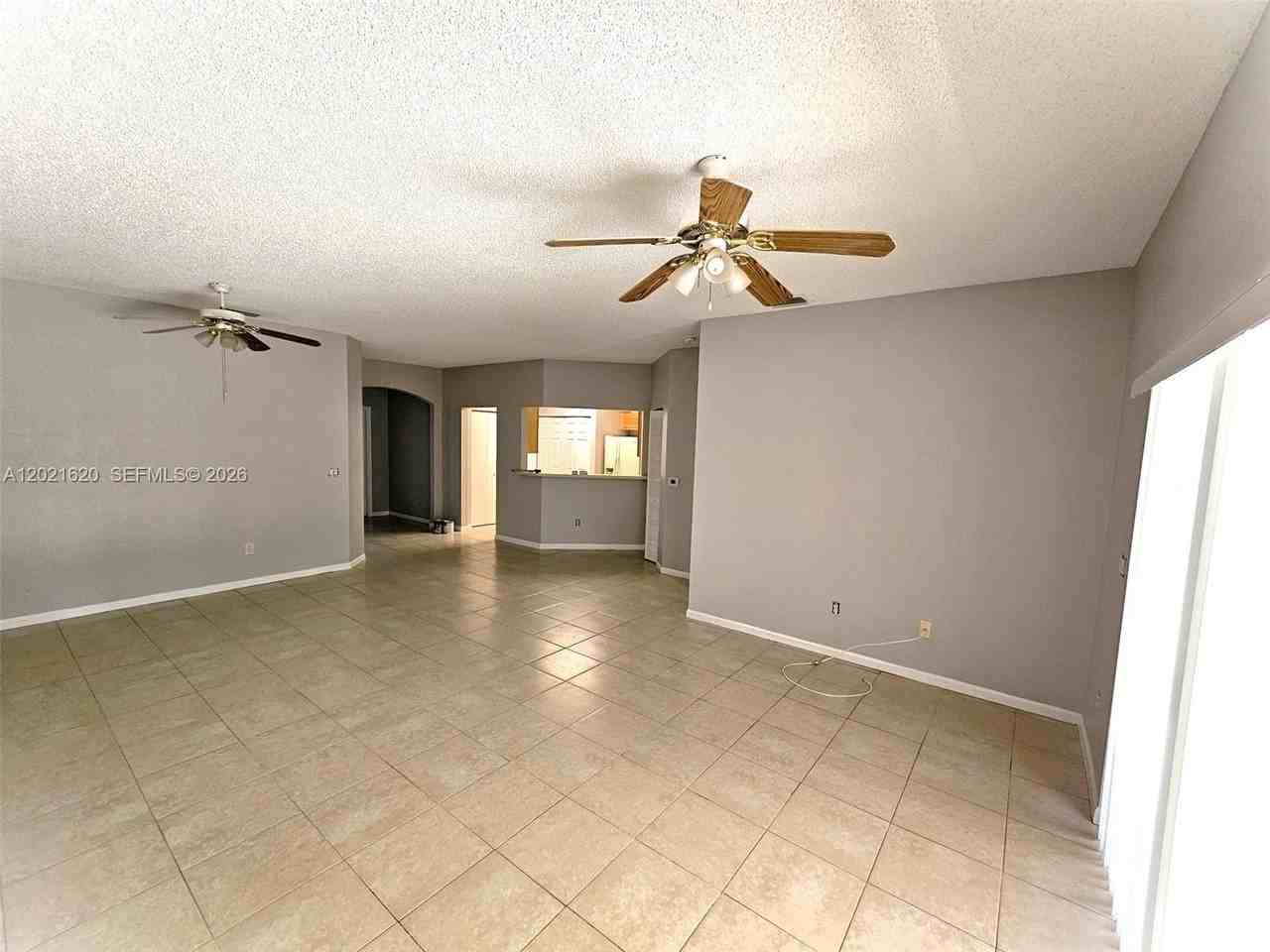 1275 Sw 48th Ter #1275 - Photo 5 of 26