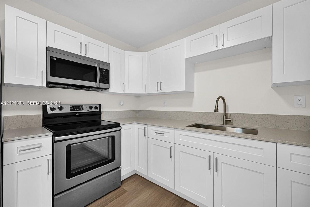 11812 Ne 14th Ave #11810 - Photo 7 of 20