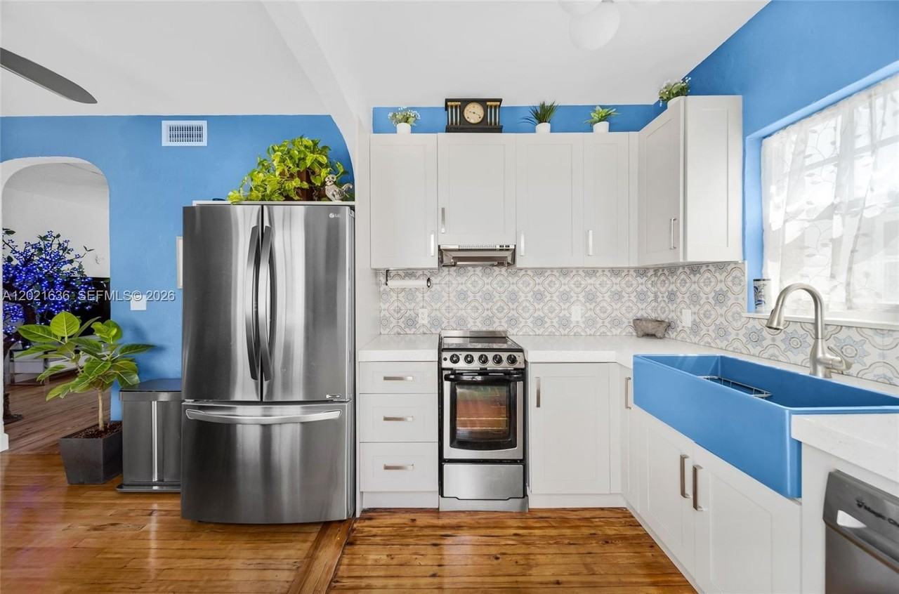 408 W 25th St #8 - Photo 4 of 22