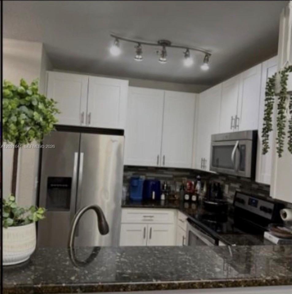 204 E South St #1061 - Photo 5 of 6