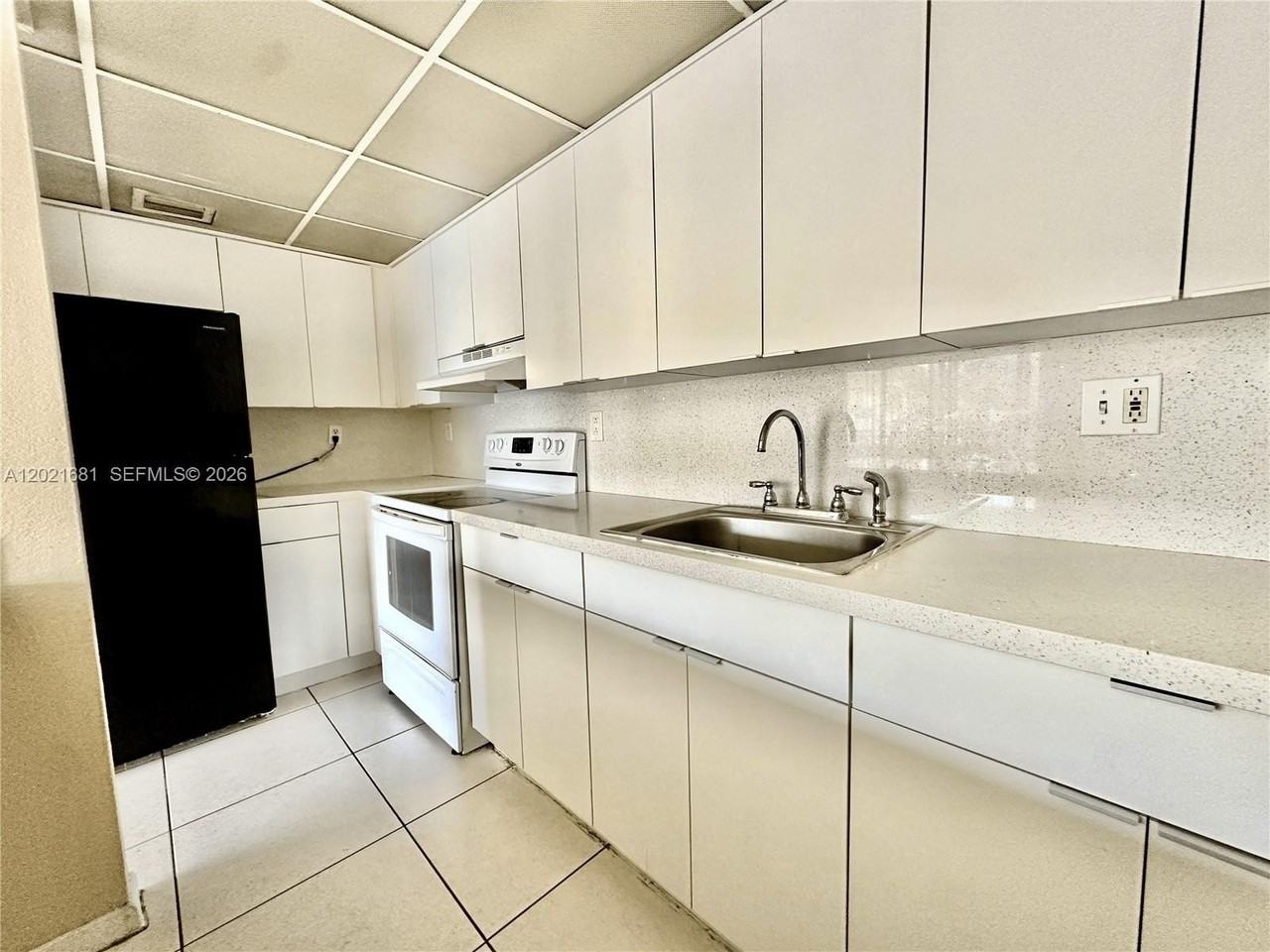 17650 Nw 68th Ave - Photo 4 of 12