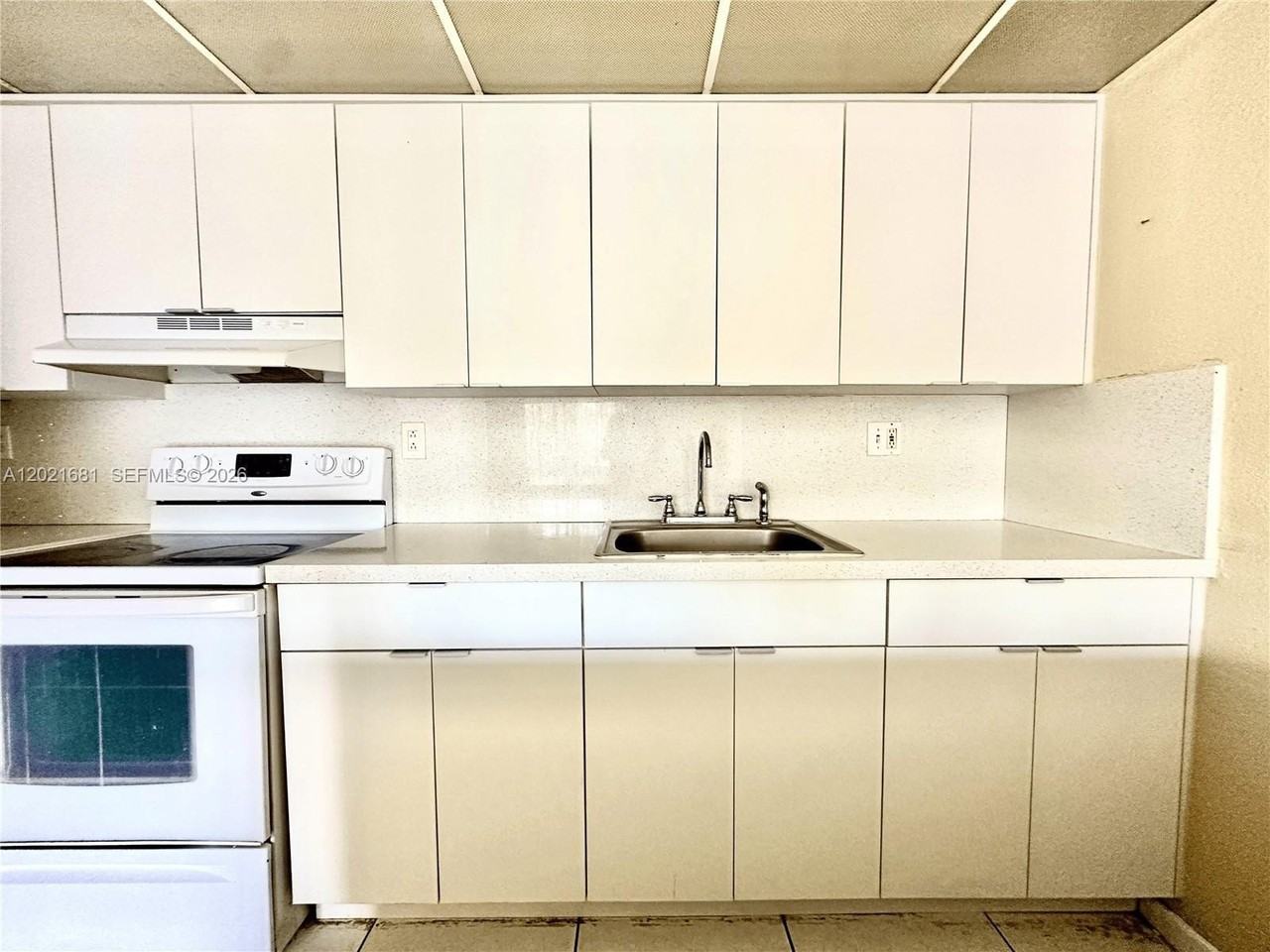 17650 Nw 68th Ave - Photo 5 of 12