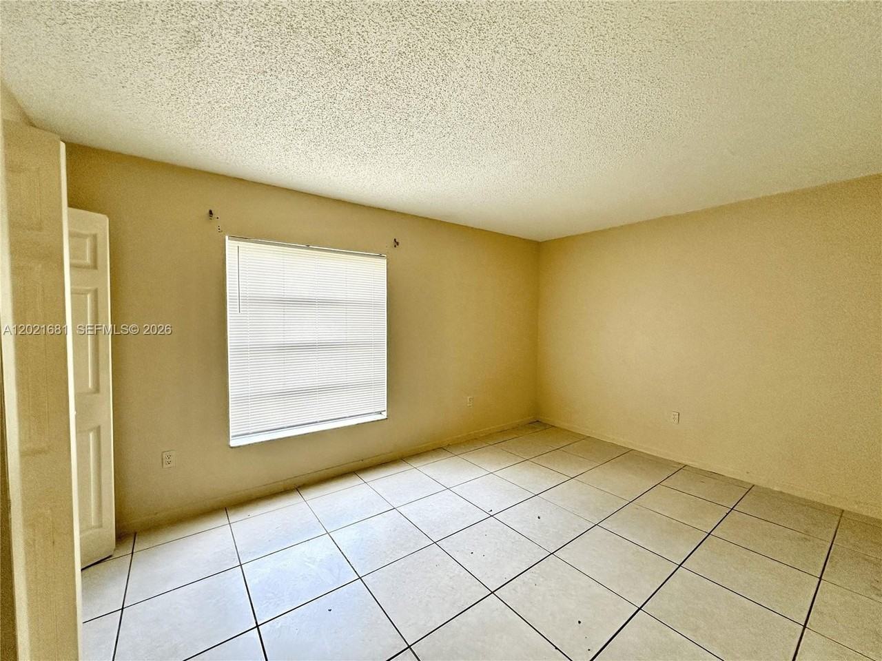 17650 Nw 68th Ave - Photo 6 of 12
