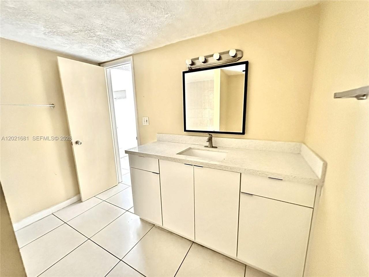 17650 Nw 68th Ave - Photo 7 of 12