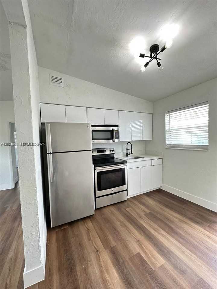 2029 Washington Ave #1 - Photo 3 of 16