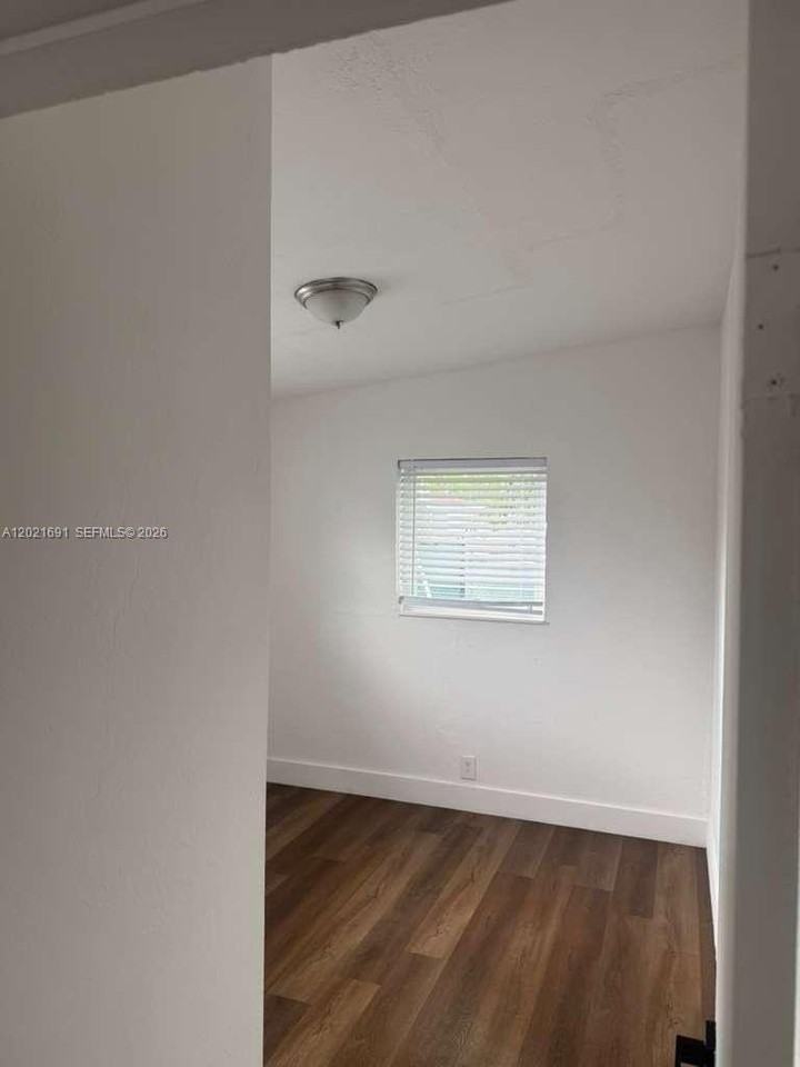 2029 Washington Ave #1 - Photo 7 of 16
