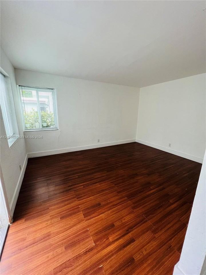 850 81st St #3 - Photo 4 of 15