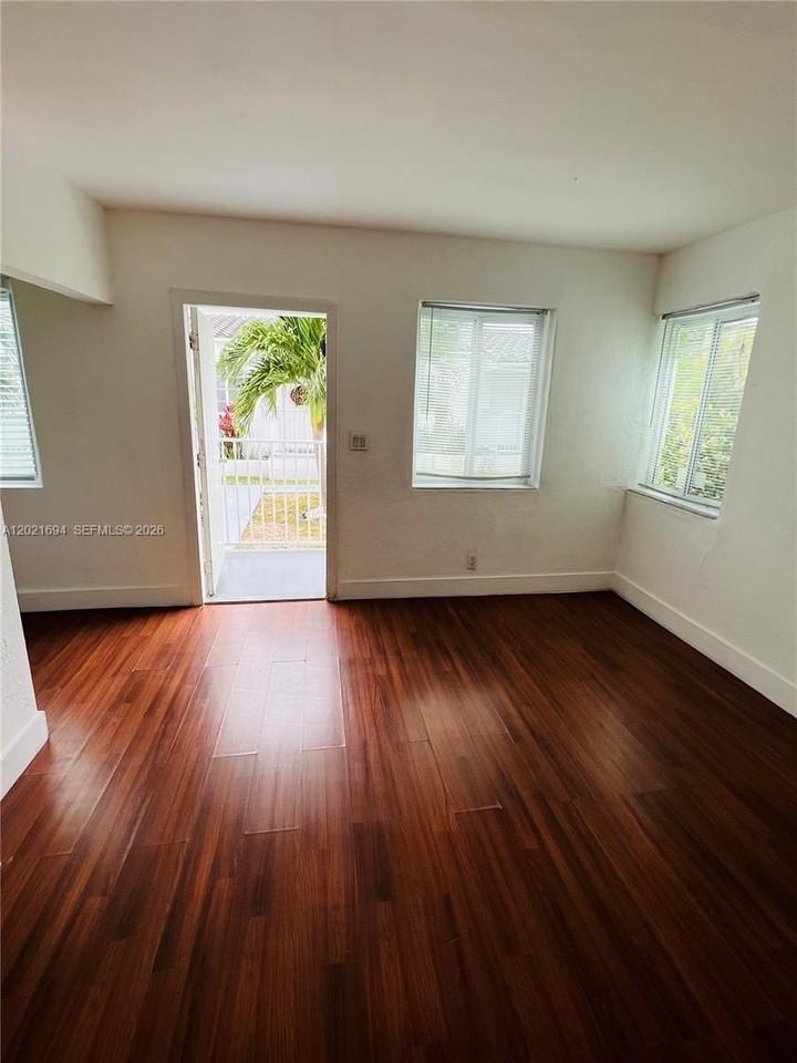 850 81st St #3 - Photo 5 of 15