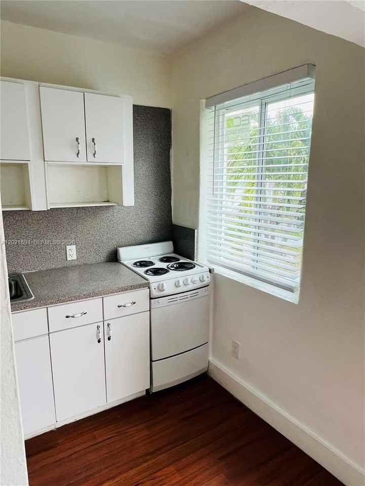 850 81st St #3 - Photo 6 of 15