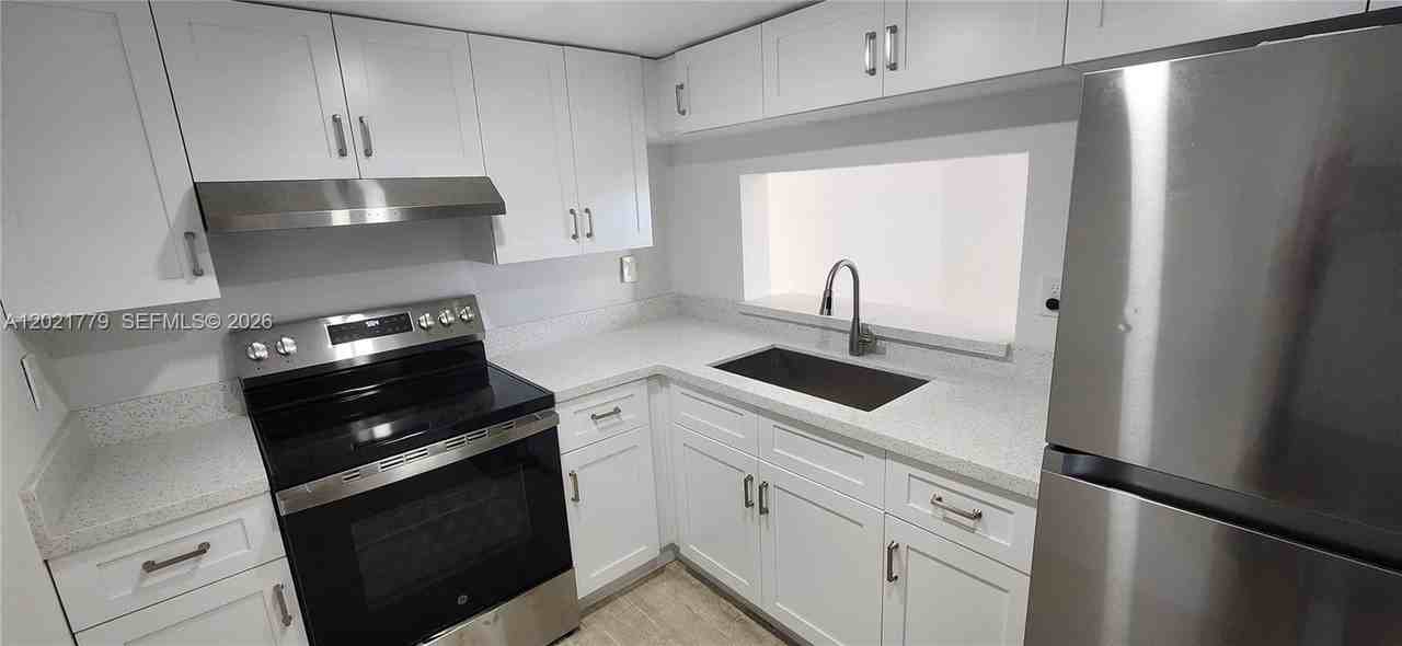 11800 Sw 18th St #409-4 - Photo 4 of 14
