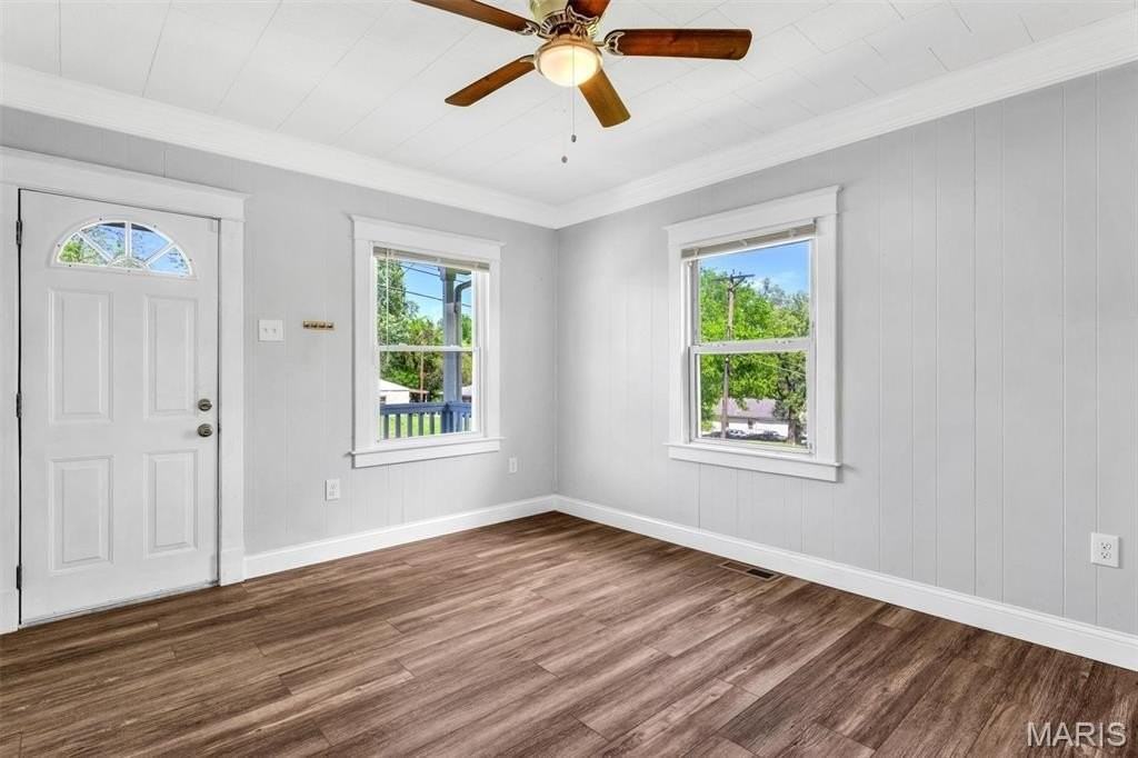 330 Chambers Rd - Photo 6 of 33