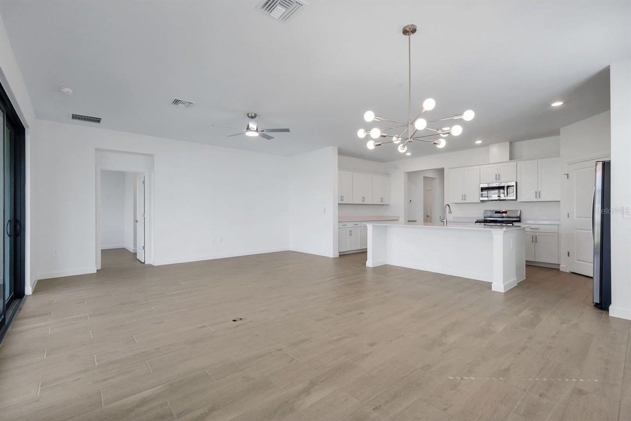 19232 Gentry Pl - Photo 3 of 28