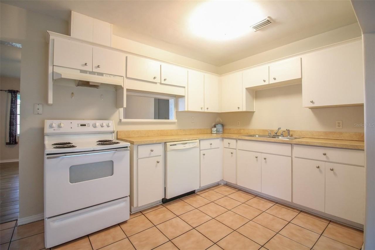 350 Bonnyview Dr - Photo 6 of 13