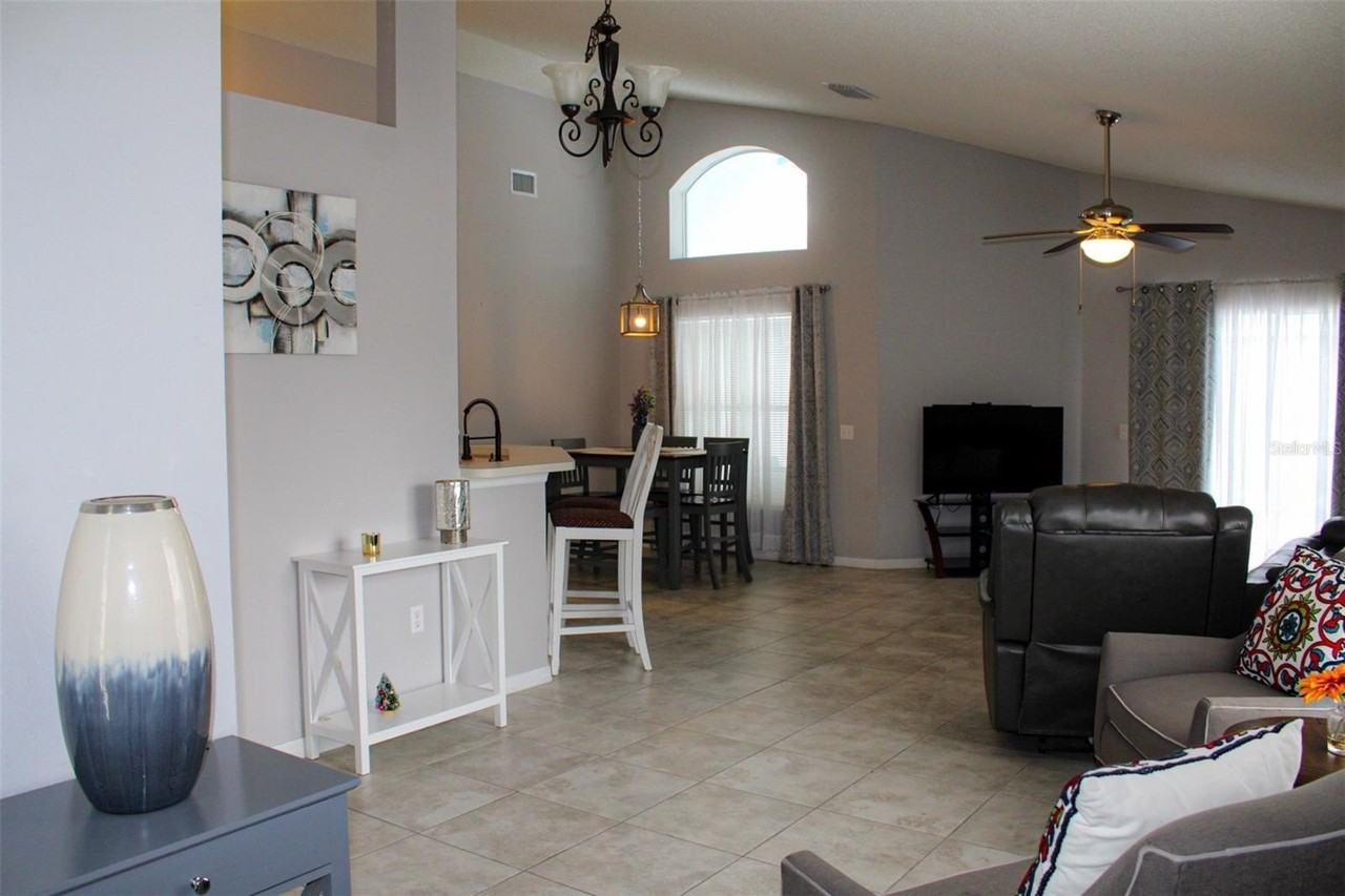 108 Grosvenor Loop - Photo 3 of 13