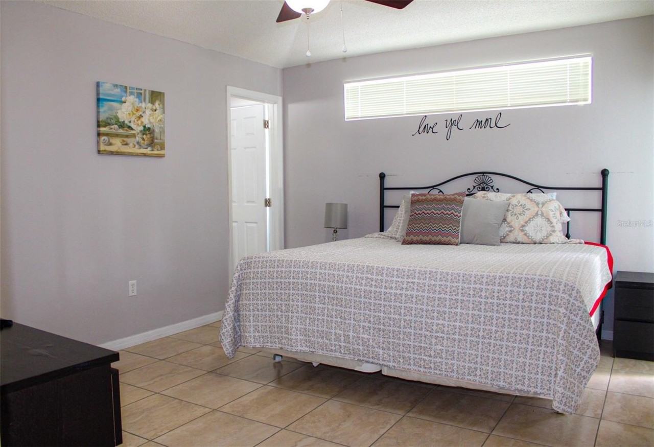 108 Grosvenor Loop - Photo 4 of 13