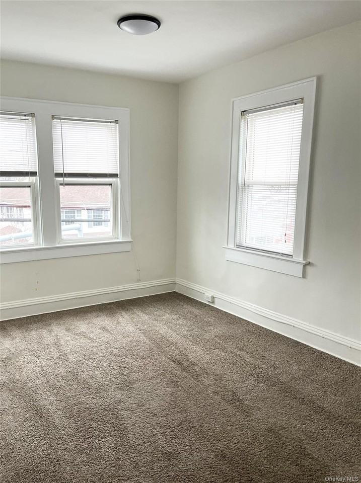 208 Ashford Ave - Photo 4 of 10