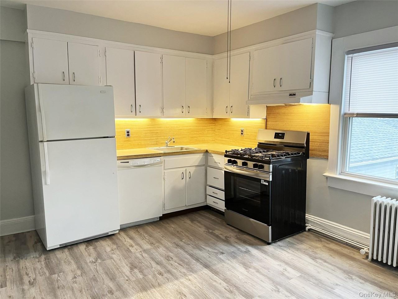 208 Ashford Ave - Photo 7 of 10