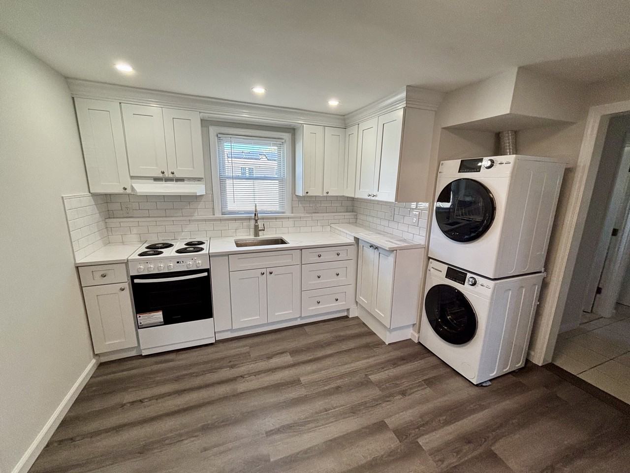 79 Monarch Ave - Photo 3 of 16