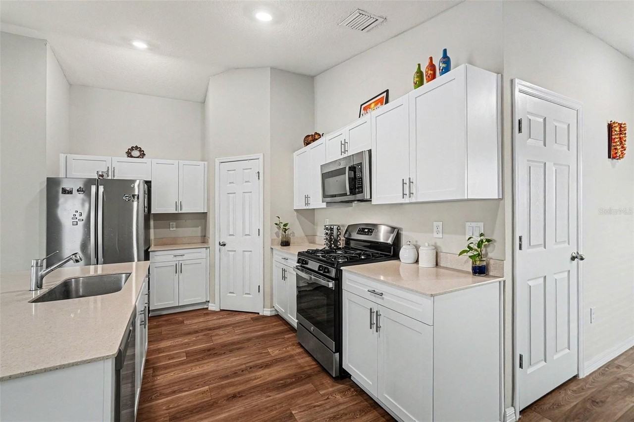 14919 Sterling Spur Ave - Photo 2 of 28
