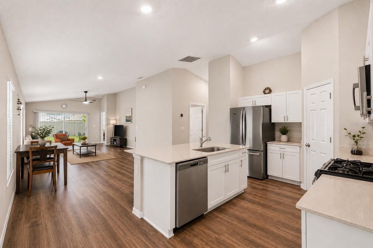 14919 Sterling Spur Ave - Photo 5 of 28