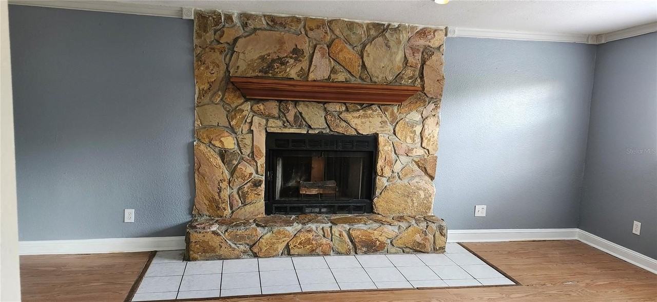 1103 Southside Dr - Photo 4 of 20