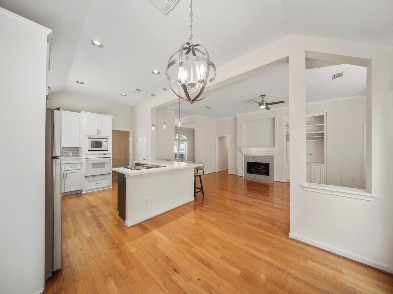3411 Farnham Cir - Photo 7 of 15