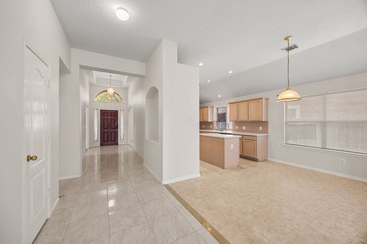 1622 Pebble Brk - Photo 4 of 29