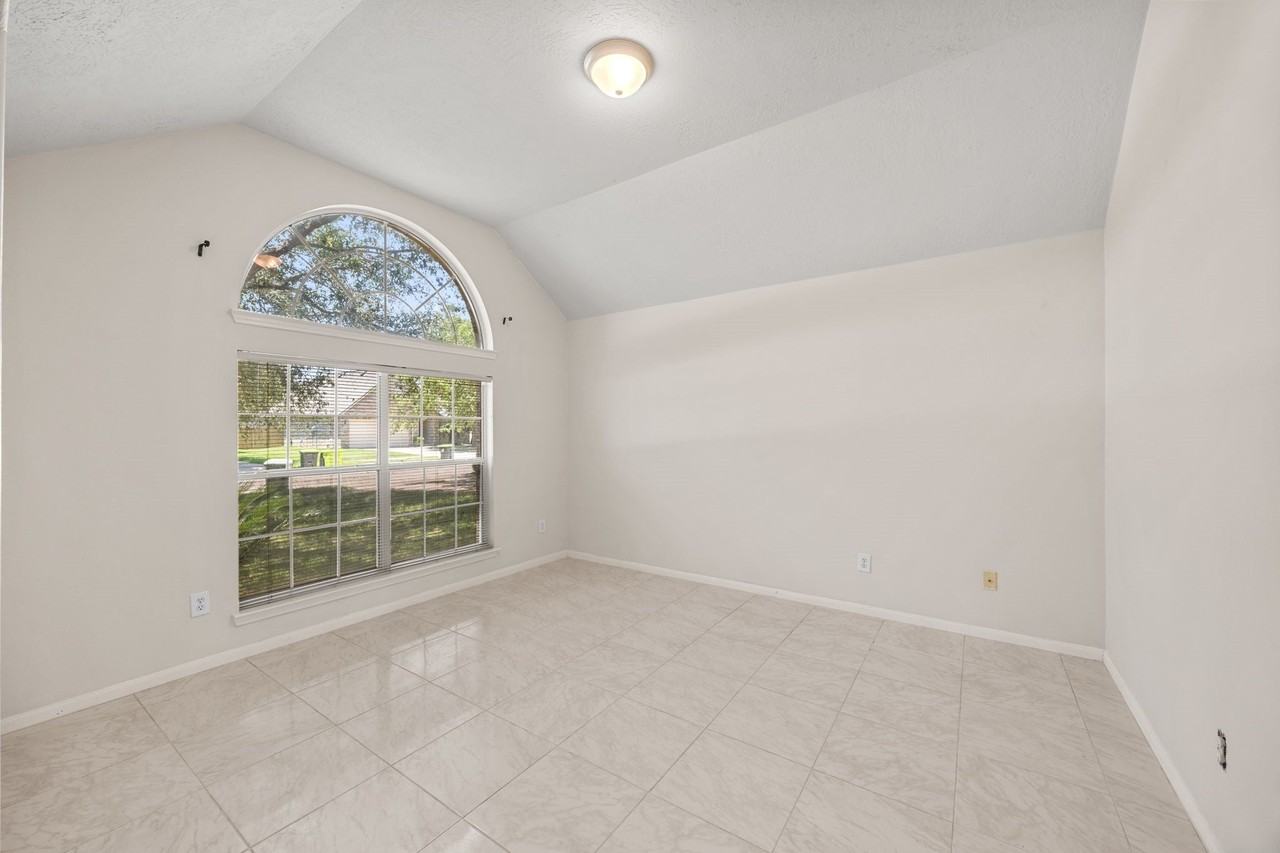 1622 Pebble Brk - Photo 5 of 29