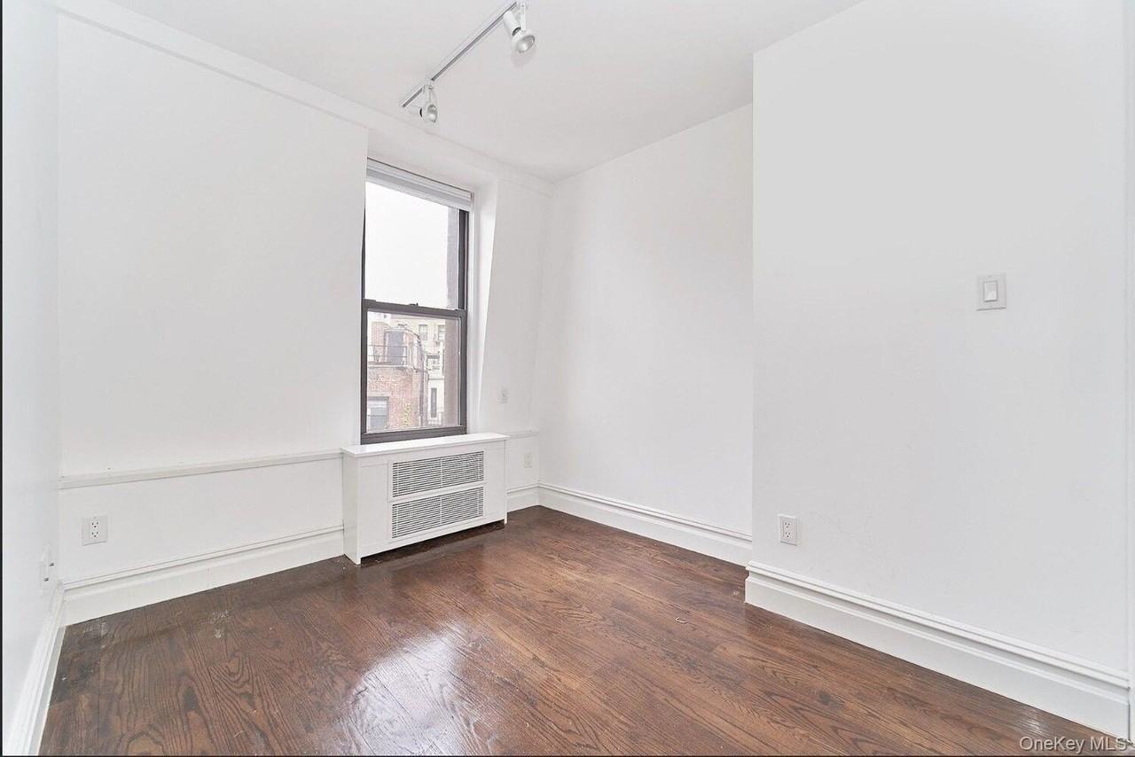 224 W 13th St #4R - Photo 2 of 5