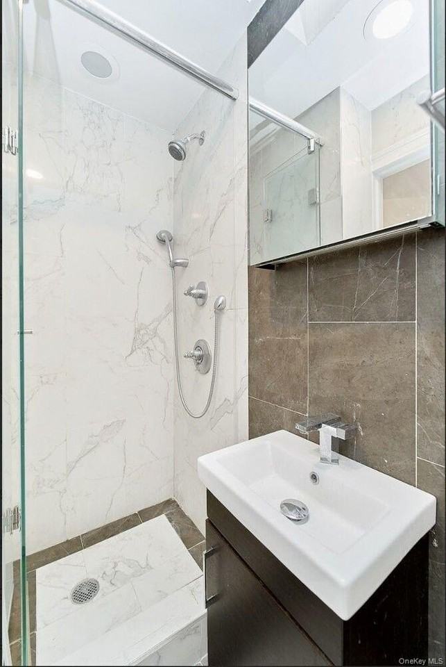 224 W 13th St #4R - Photo 4 of 5