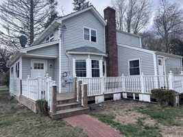 featured image of 35 Hallock Rd