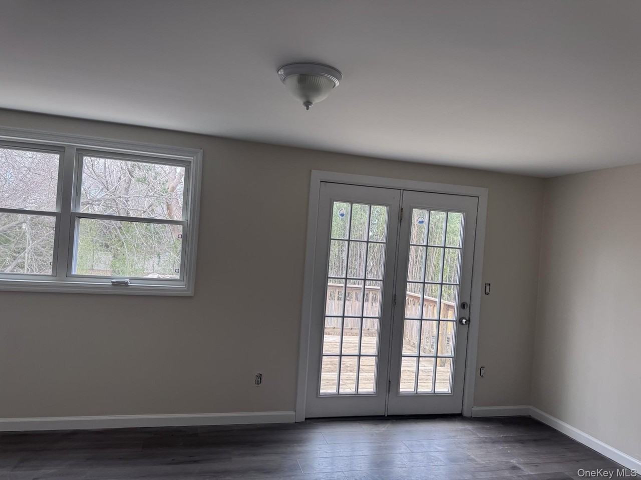 35 Hallock Rd - Photo 3 of 6