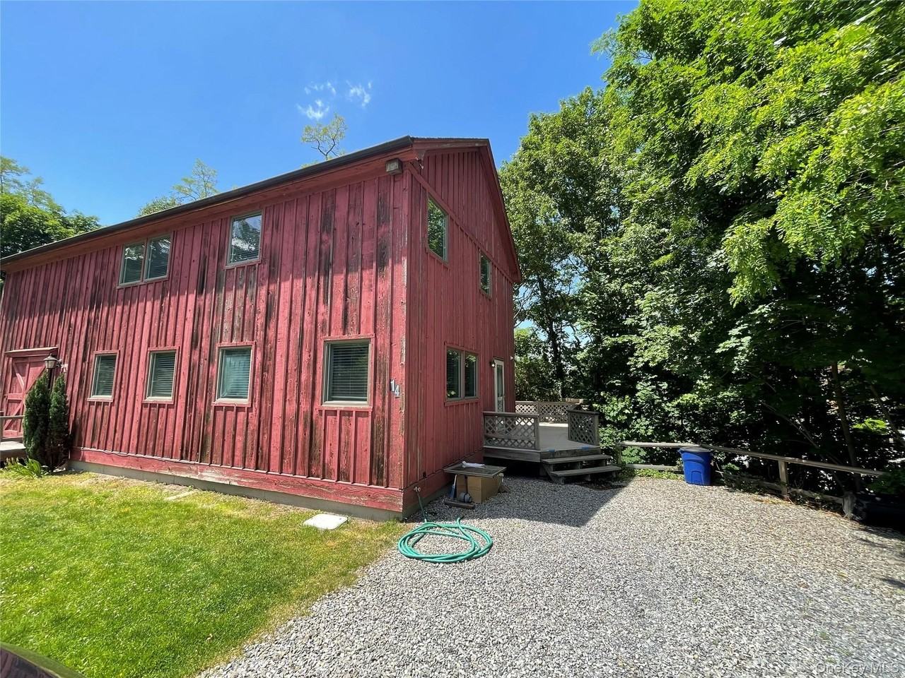 14 Cathy Ct - Photo 2 of 25