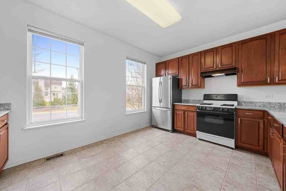 760 Lambert Ln - Photo 3 of 17