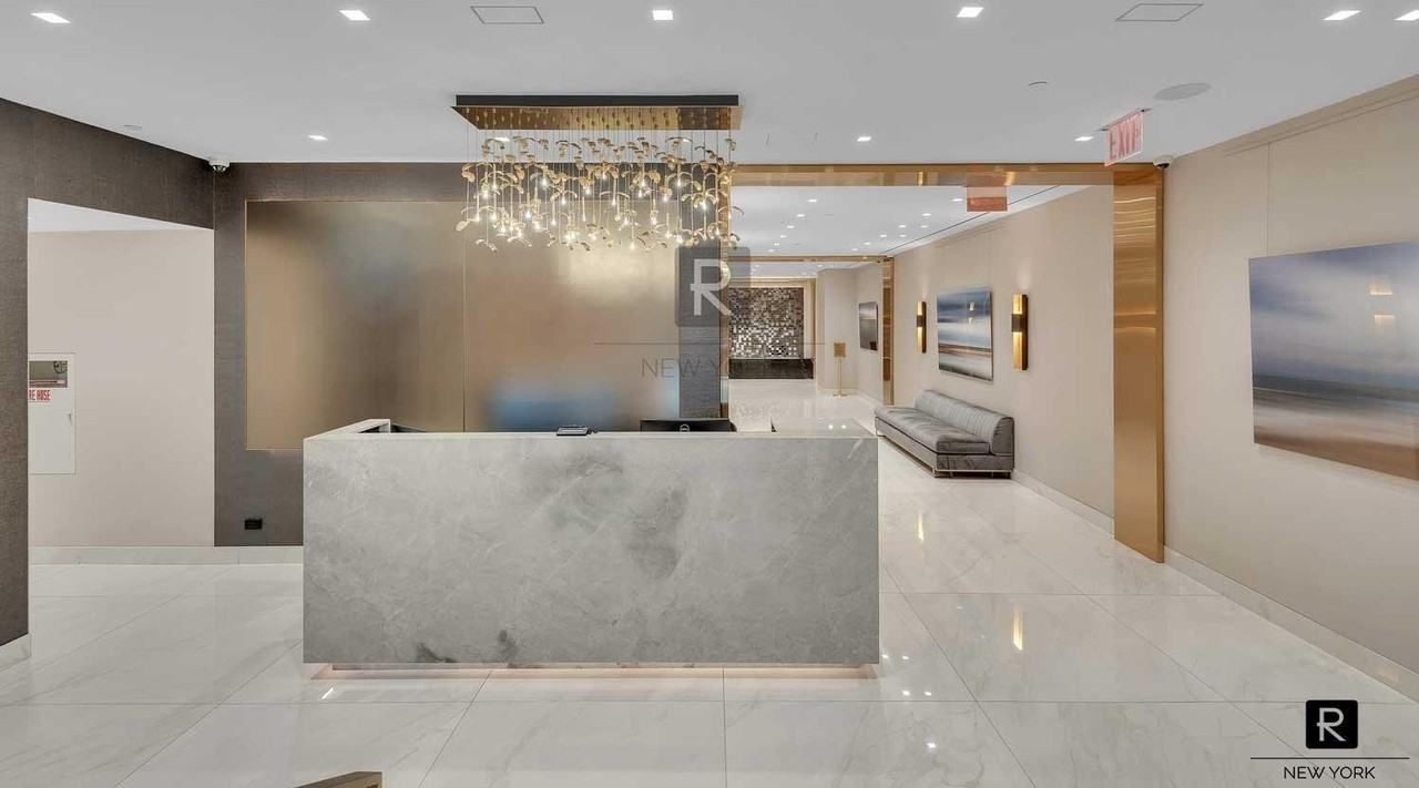 150 W 51st St #1527 - Photo 6 of 9