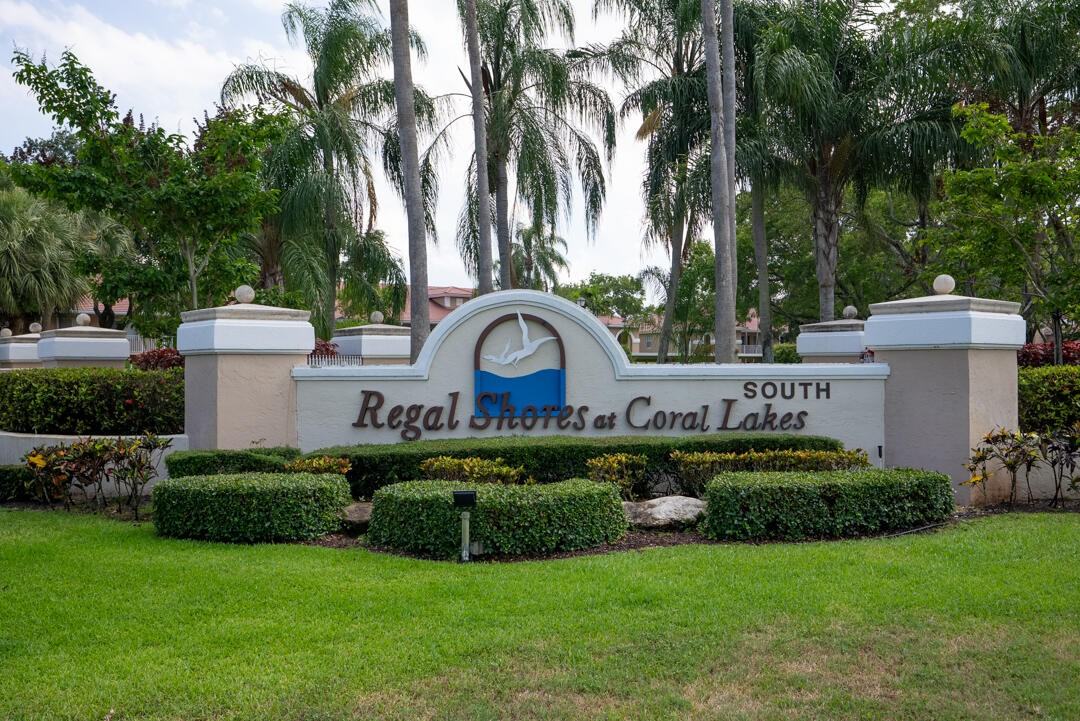 5952 Regal Glen Dr