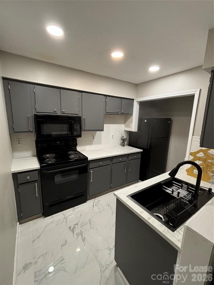 11040 Harrowfield Rd - Photo 2 of 14