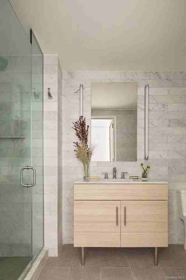 234 E 46th St #404 - Photo 5 of 12