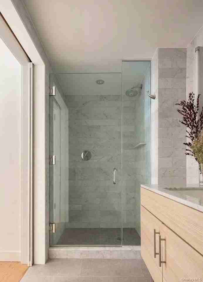 234 E 46th St #404 - Photo 6 of 12