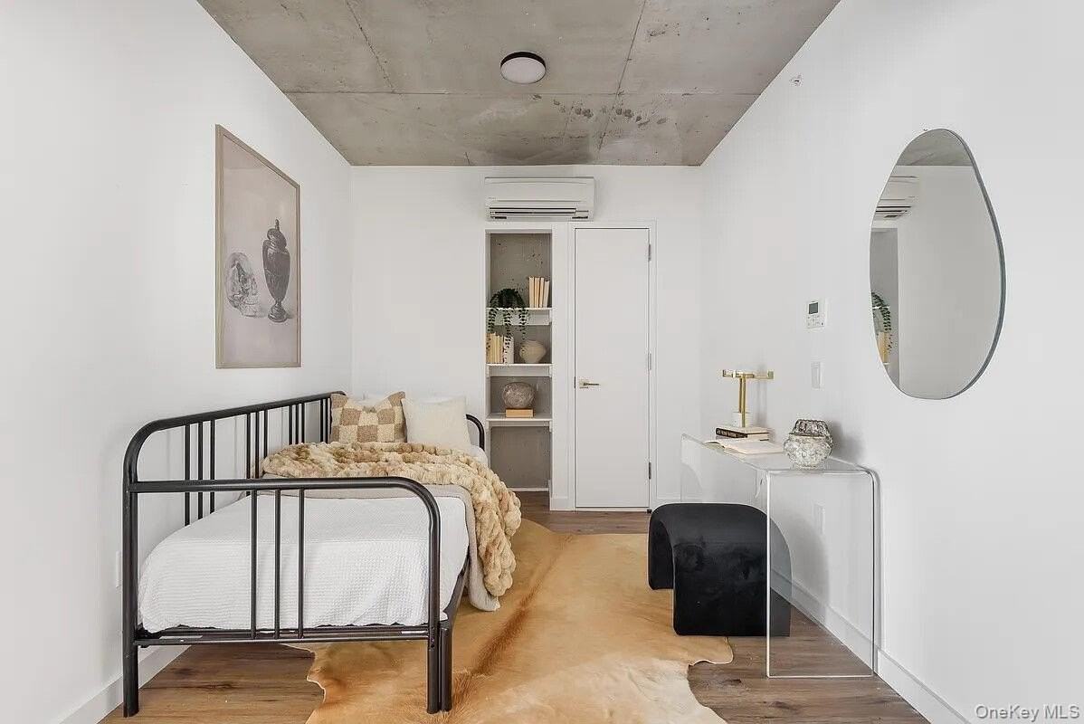 540 Graham Ave #203 - Photo 5 of 16