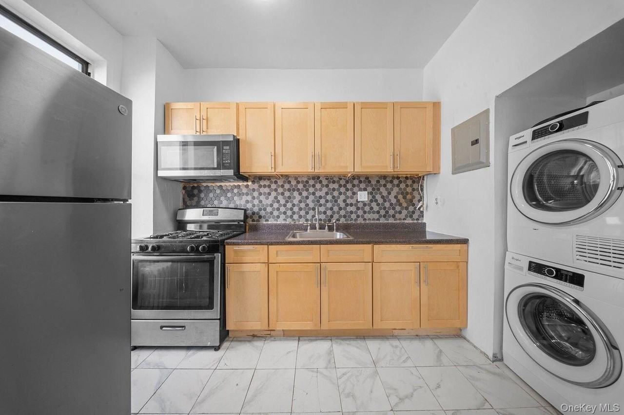 1207 Hancock St #2 - Photo 5 of 14