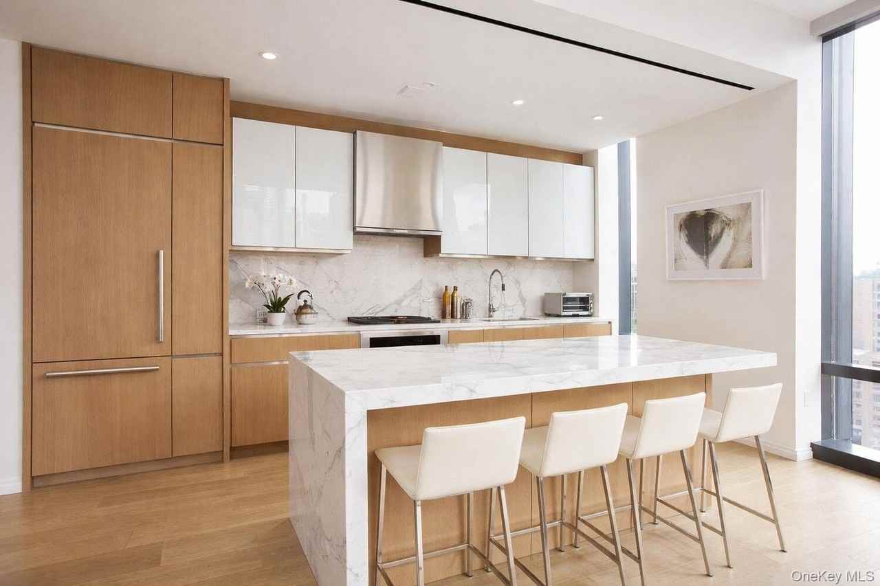 277 5th Ave #21A - Photo 2 of 13